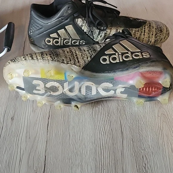 Football cleats - Picture 2 of 2